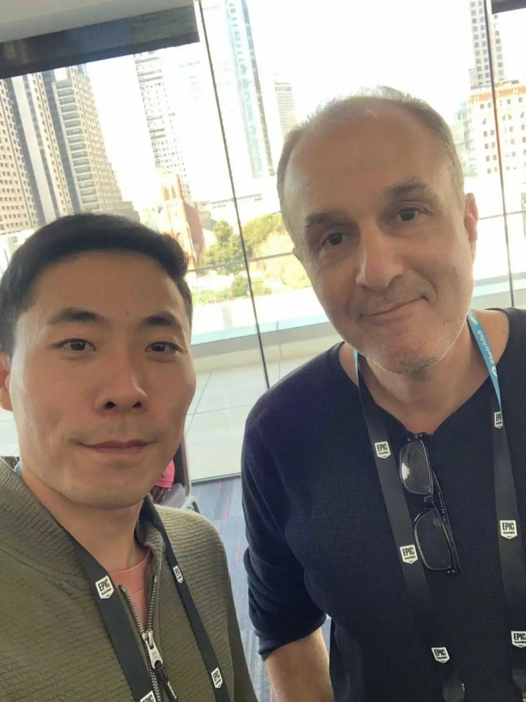 左:竞核主理人 朱涛伟,右:暴雪联合创始人兼首席设计师 Allen Adham